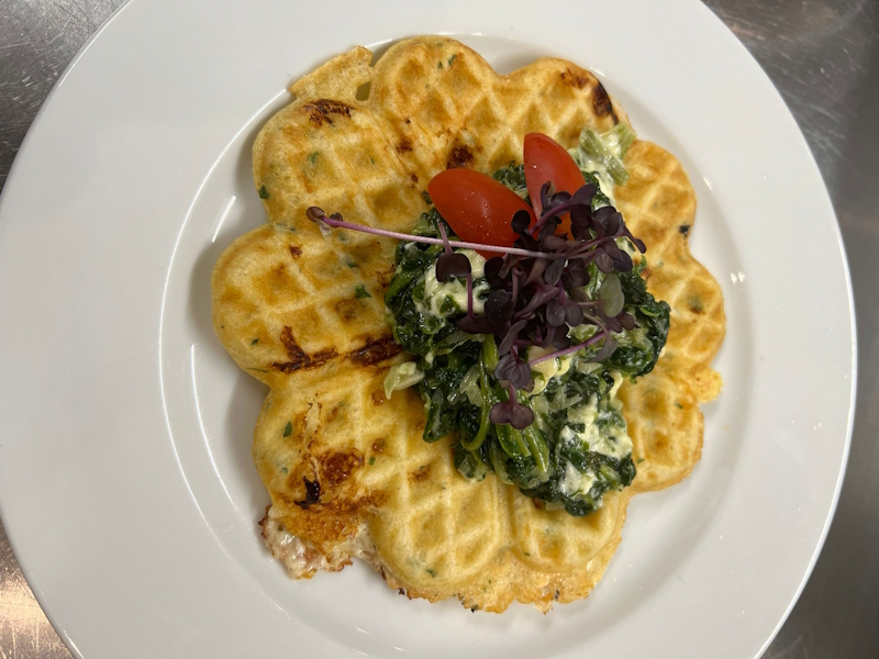 Herzhafte Waffel mit Spinat